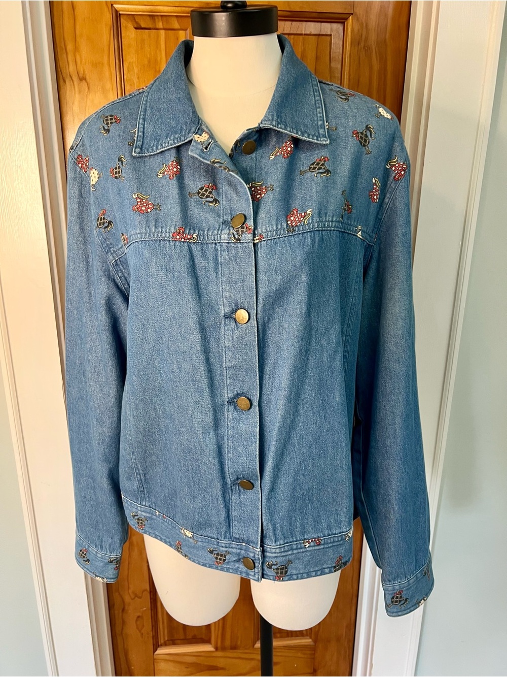 Vintage Light Blue Denim Shirt Jacket Chicken Rooster Print Cottage Farm Country